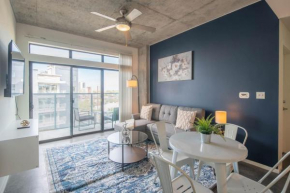 Plush 2BD - CDT - Gym, Pool, Parking - Sleep 8